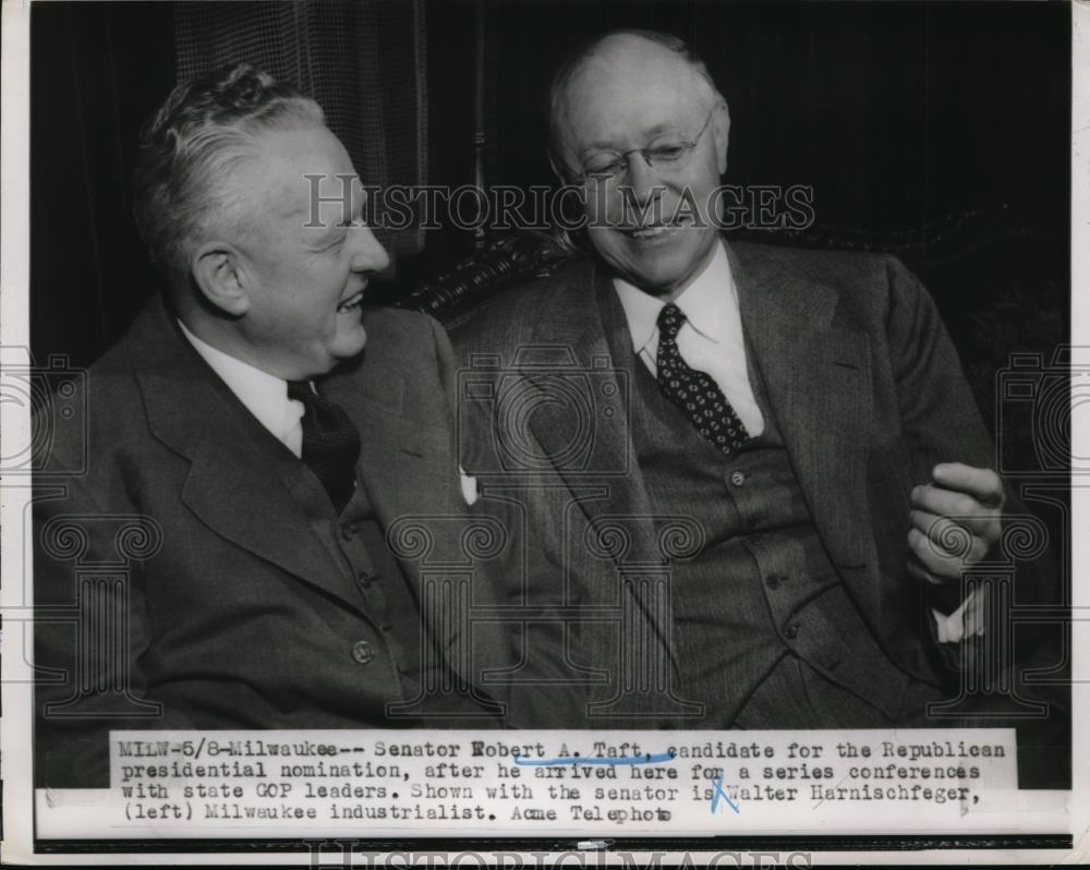 1948 Press Photo Sen. Robert A. Taft of Ohio with Sen. Walter Harinischfeger. - Historic Images