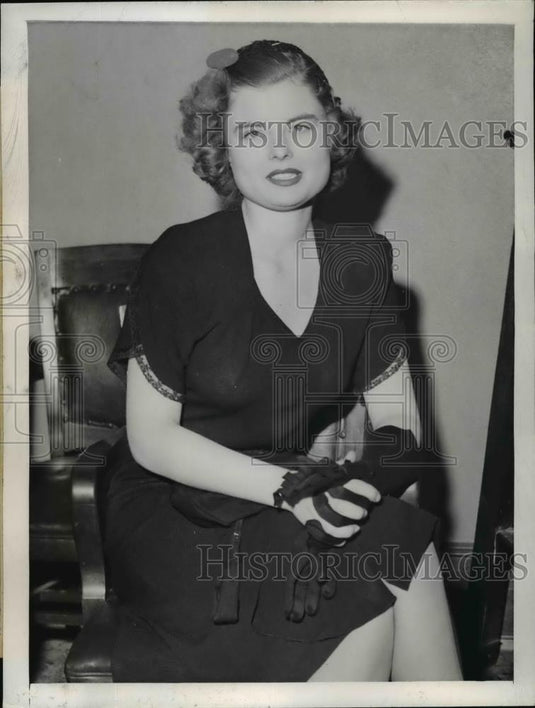 1944 Press Photo Daphe Thorpe Linsdtrom testified in separate maintenance suit - Historic Images