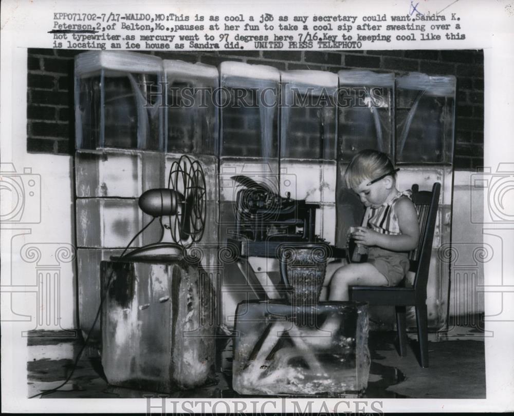 1957 Press Photo Sandra Peterson Keeps Cool in Waldo MD - Historic Images