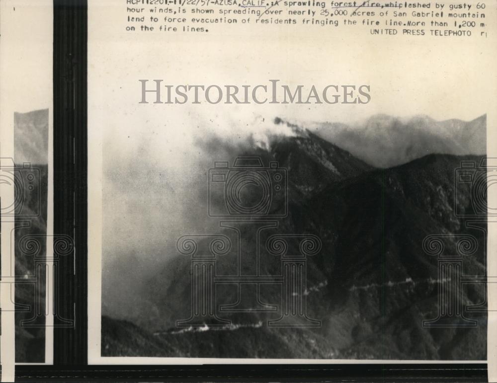 1957 Press Photo Azusa Calif. Forest fires spread over 25,000 acres. - Historic Images