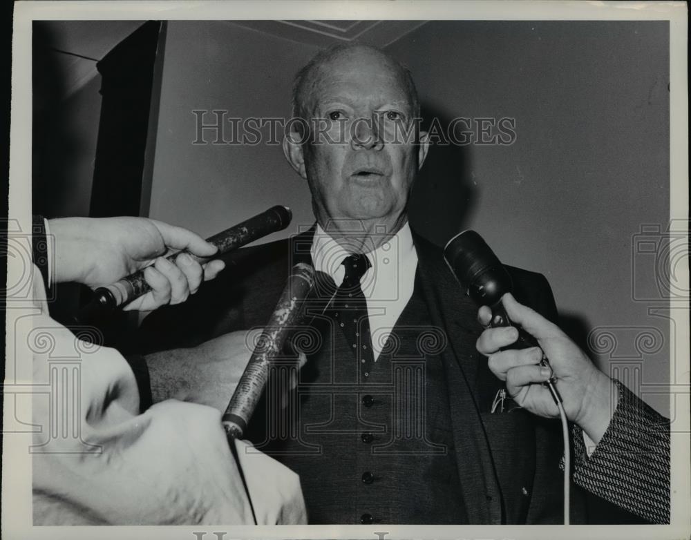 1963 Press Photo Former President Eisenhower speaks of assassination of Kennedy - Historic Images