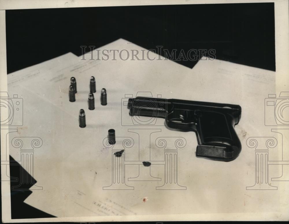 1932 Press Photo Gun used in death shooting of Young Zachary Smith Reynolds. - Historic Images