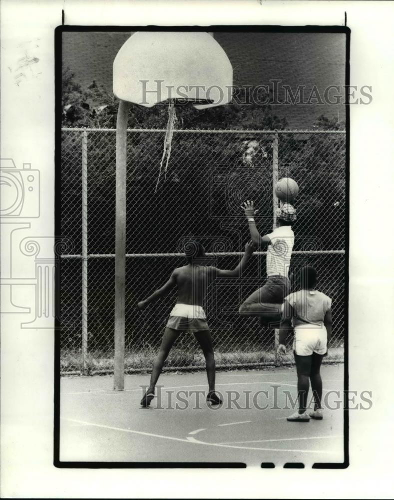 1984 Press Photo Everhart Playground at E90th &amp; Everhart  - cva76280 - Historic Images