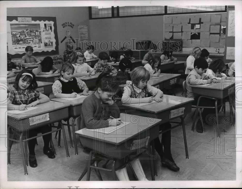 Press Photo Cricket Lane School - Historic Images