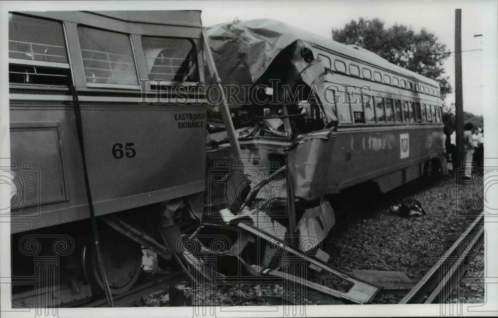 1977 Press Photo Westbound car at left Eastbound at right- RTA wreck  - cva75409 - Historic Images