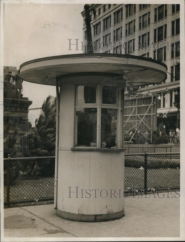 1952 Press Photo CTS Change Booth, a Public Solarc - cva86648 - Historic Images