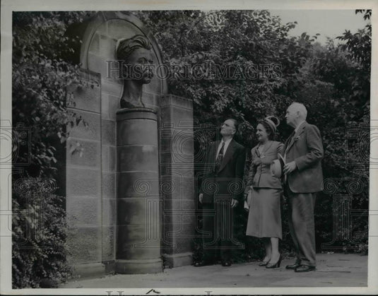 1950 Press Photo Bust of Ivan Cankar at Jugoslav Garden - cva91793 - Historic Images