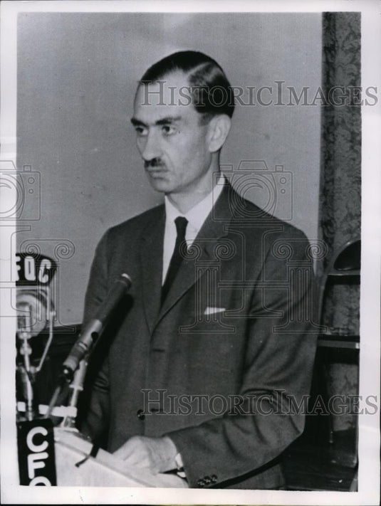 1962 Press Photo Dr. J.G. Clarkson Delivers Statement To Press Conference - Historic Images