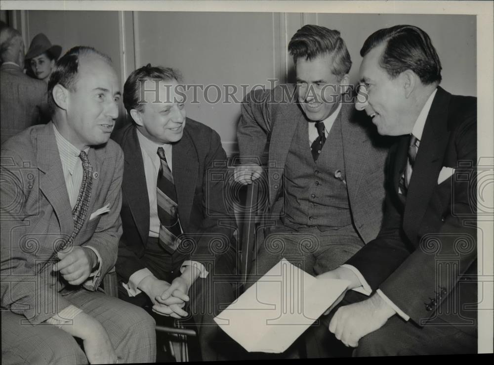 1940 Press Photo Secretary of Agriculture Henry Wallace &amp; Resolution Committee - Historic Images