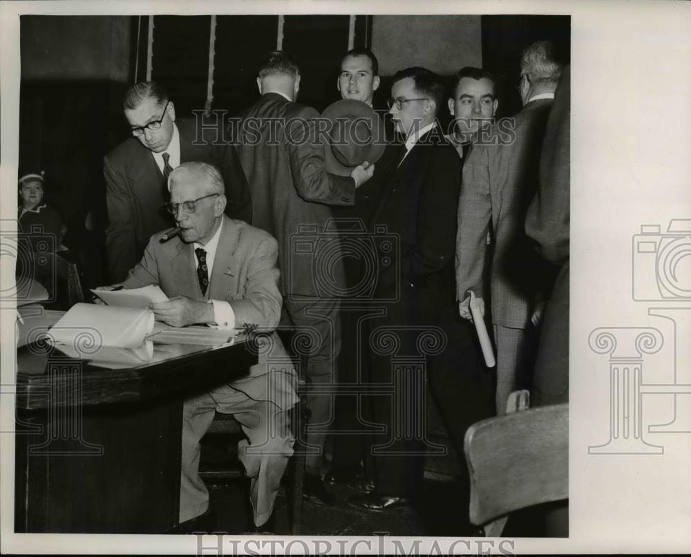 1954 Press Photo Dr Sam Sheppard &amp; attorney Corrigan at a trial - Historic Images