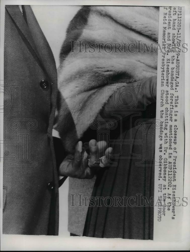 1959 Press Photo President Eisenhower with left hand bandaged in Augusta Ga - Historic Images