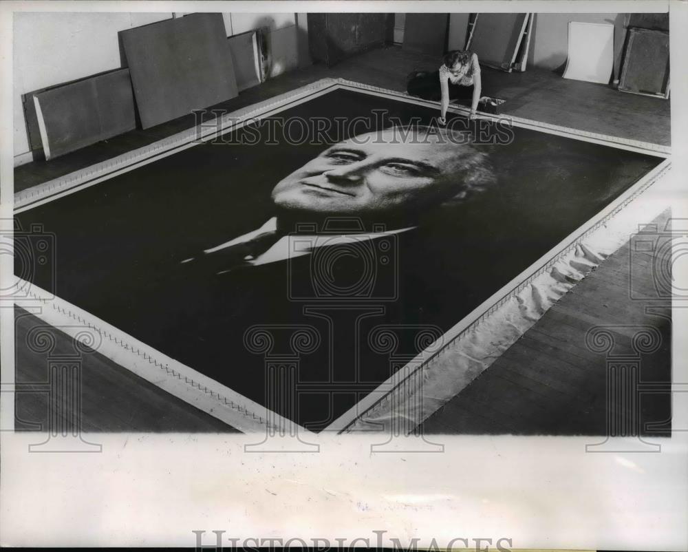 1952 Press Photo 11 X 14 Foot Portrait of Franklin D Roosevelt in Chicago - Historic Images