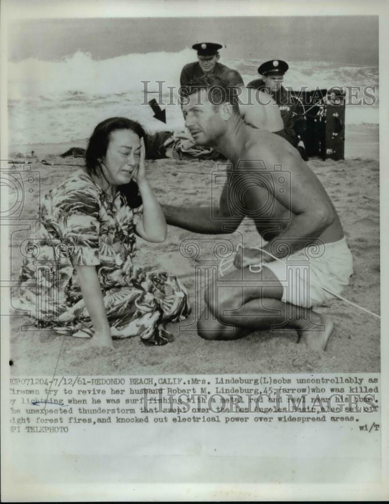 1961 Press Photo Mrs Lindeburg sobs as firemen try saving her husband on beach - Historic Images