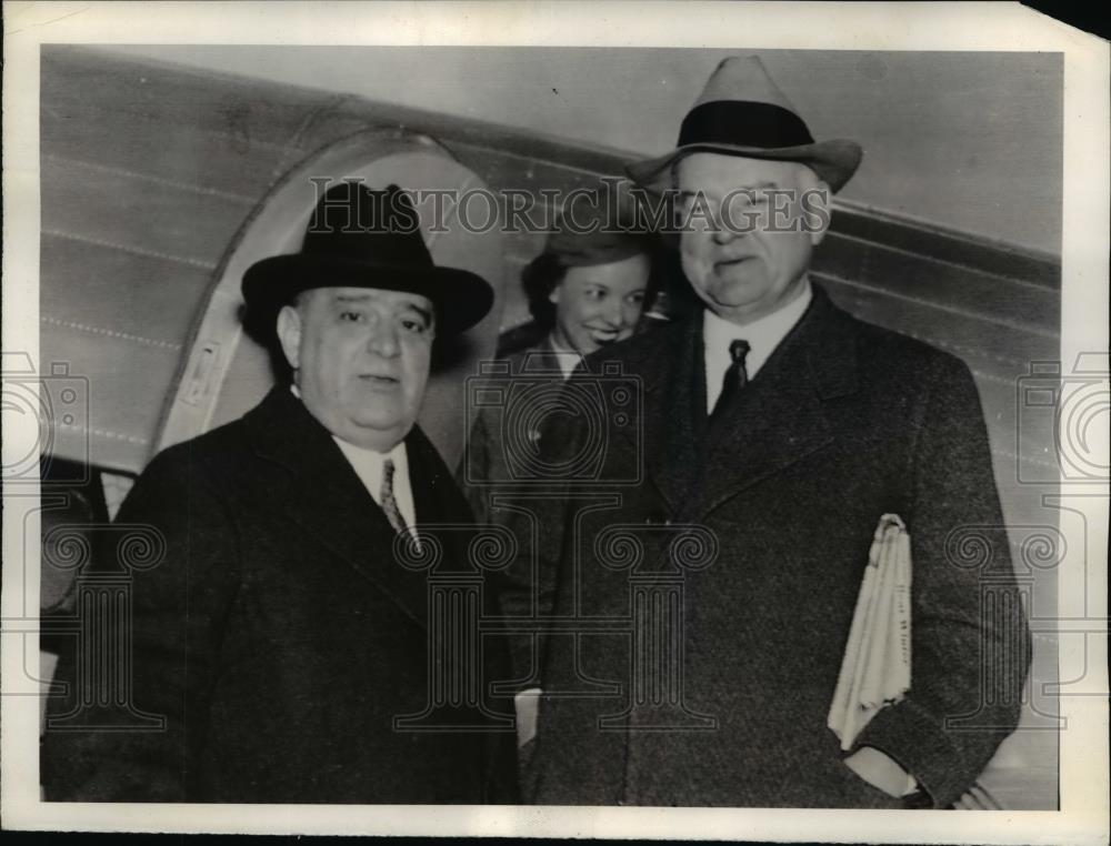 1939 Press Photo Herbert Hoover, Mayor LaGuardia at Chicago Airport - Historic Images