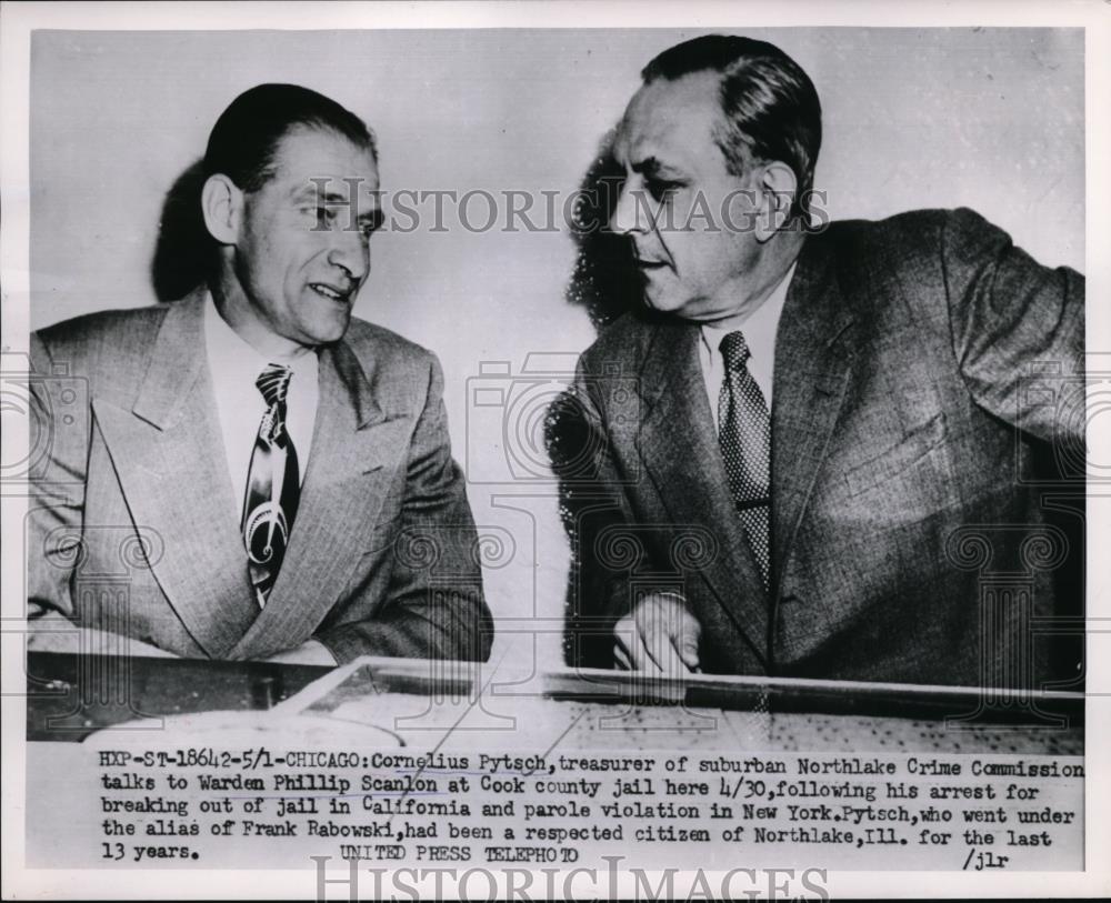 1958 Press Photo Cornelius Pytsch After Prison Escape, Warden Phillip Scanlon - Historic Images