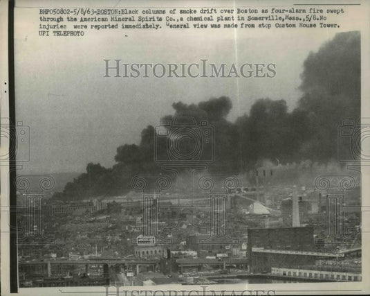 1963 Press Photo Fire over Boston swept through the American Mineral Spirits Co. - Historic Images