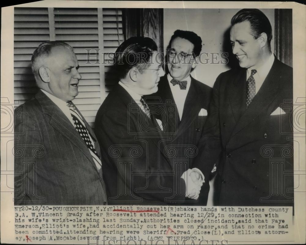 1949 Press Photo Elliot Roosevelt shake hands with Dutchess County Vincent Grady - Historic Images