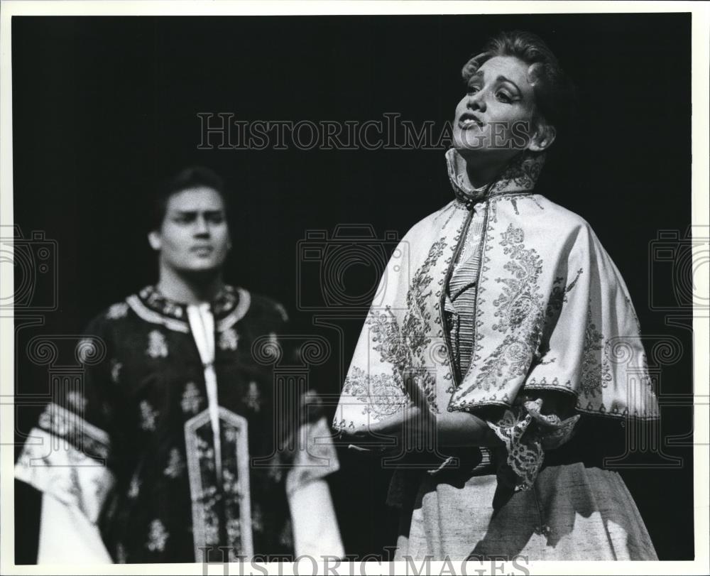1990 Press Photo Teri Hansen and Paul Groves from OLO&#39;s The Land of Smiles. - Historic Images
