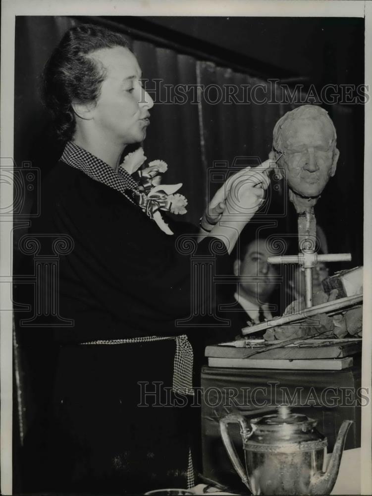 1939 Press Photo Suzanne Silvercruys, Mrs. Henry Walcott Farnam, Jr. in Chicago - Historic Images