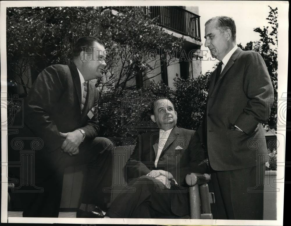 1958 Press Photo Lathan Castle, Fred Standley, John M. Delton Chicago Attorney - Historic Images