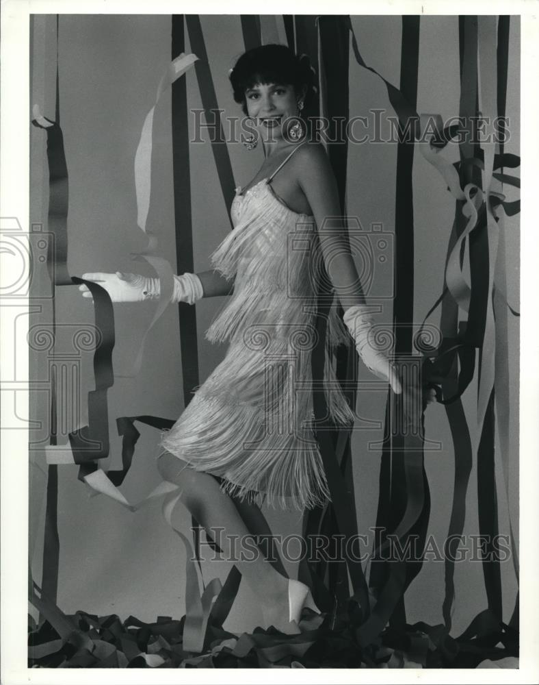 1990 Press Photo Teenagers Prom Fashion - cva72825 - Historic Images