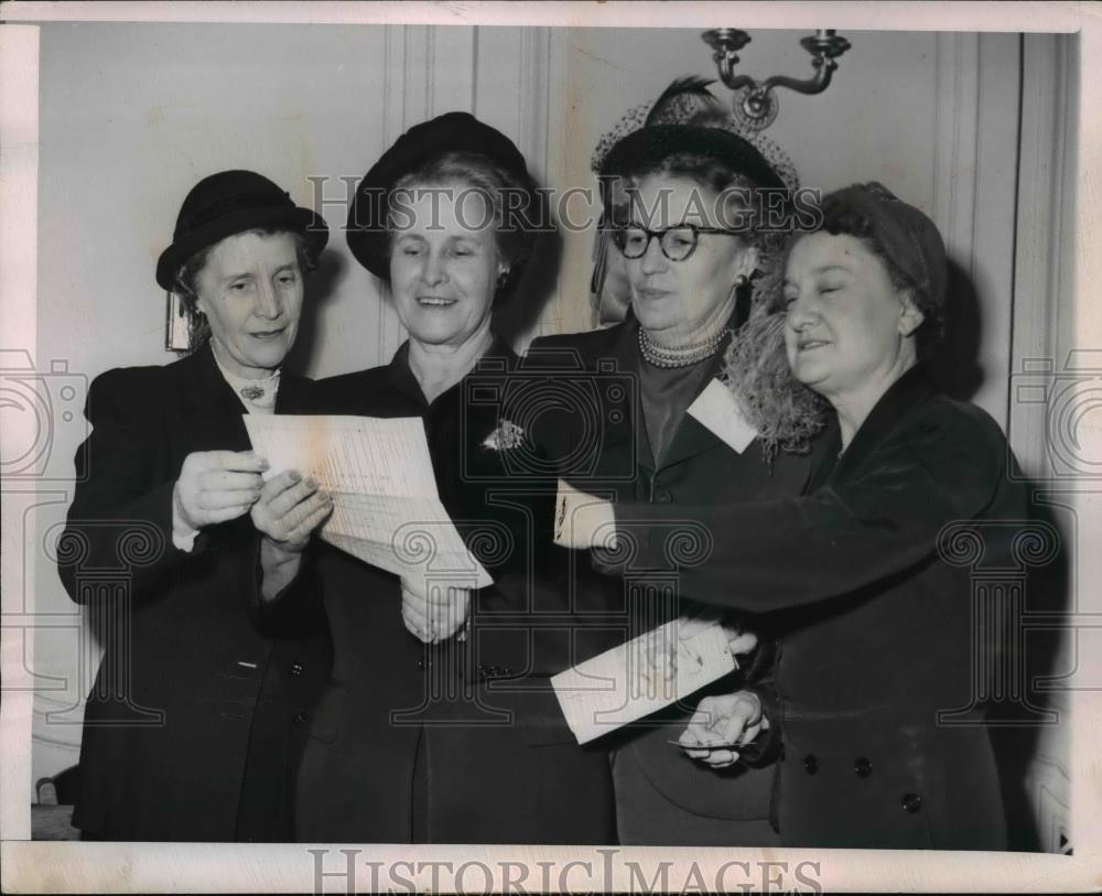 1949 Press Photo Senator Eva Bowring, Mrs. Chester Dunn, Mrs. Paul Wilharm - Historic Images