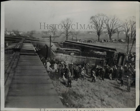 1934 Press Photo View of wreck when passenger train plowed into freight cars. - Historic Images