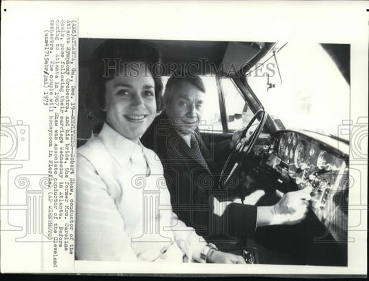 1973 Wire Photo Robert Shaw and His Bride Mrs. Caroline Sauls Pose in Atlanta - Historic Images