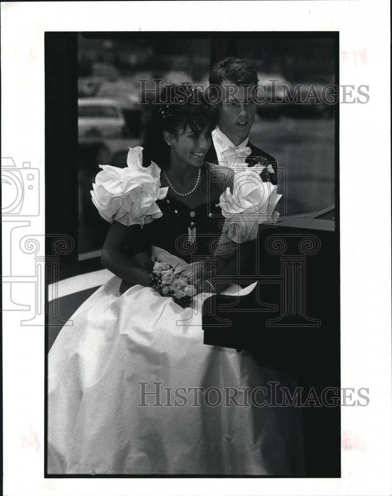 1990 Press Photo Beaumont High School&#39;s Prom at Landerhaven - cva72834 - Historic Images