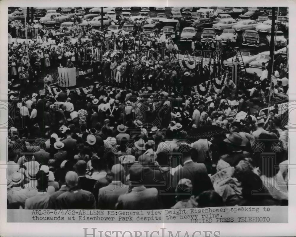 1952 Press Photo Pres. Dwight Eisenhower speaking at Eisenhower Park. - Historic Images