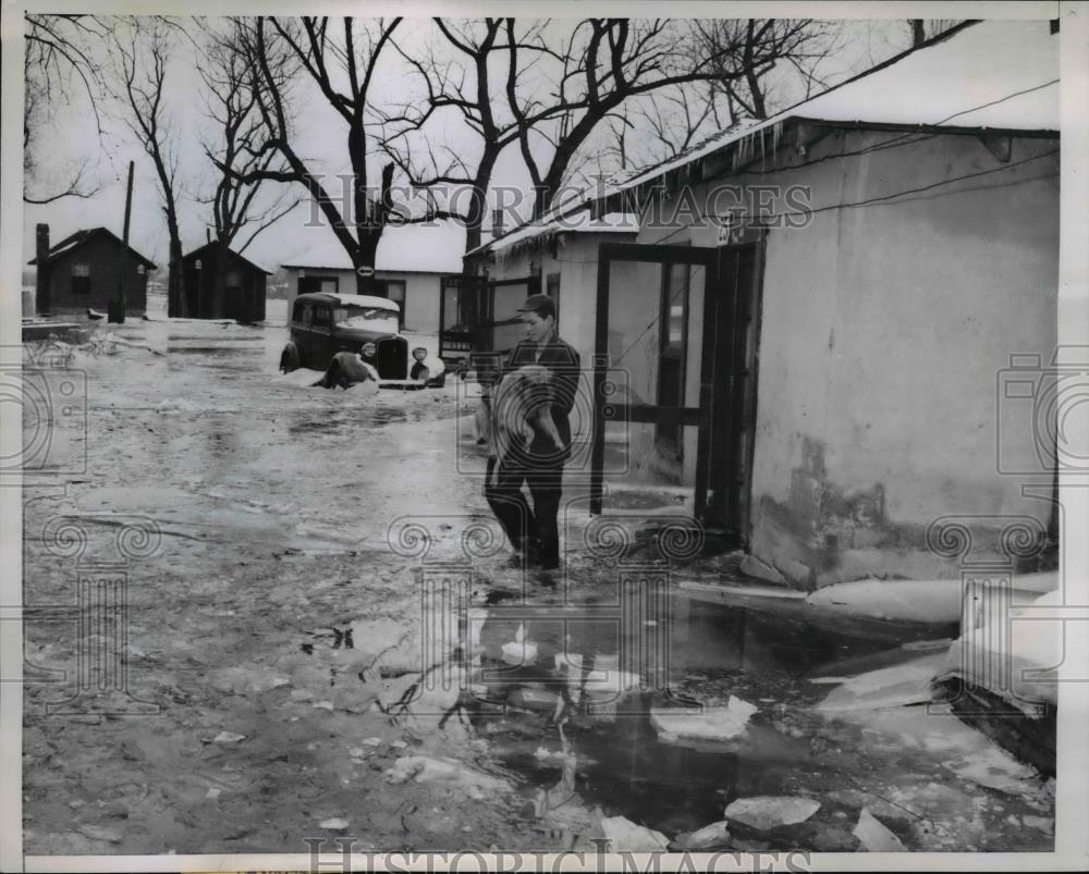 1952 Press Photo Jammed Ice int he River caused to overflow at Illinois. - Historic Images