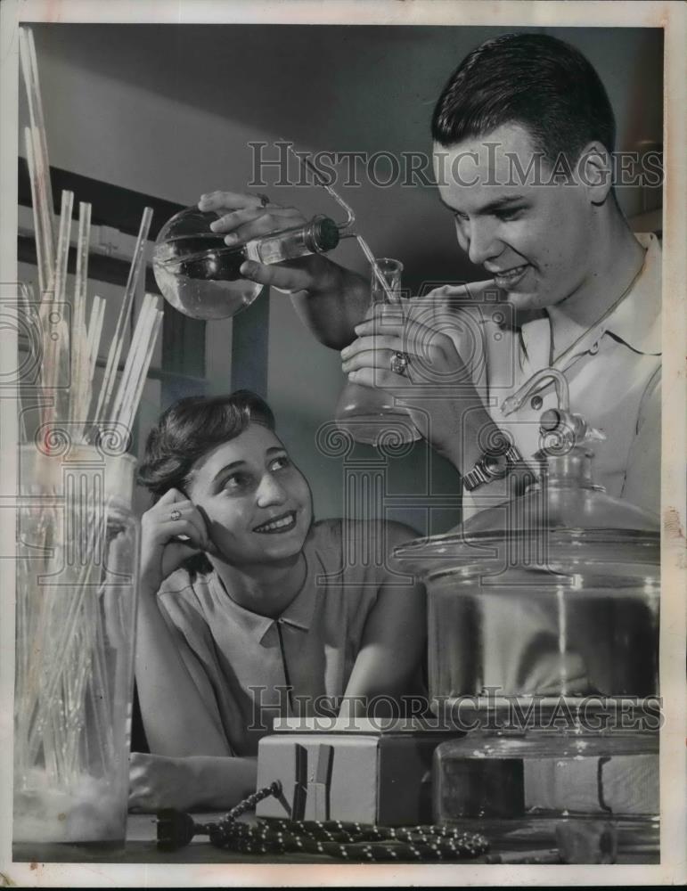 1952 Press Photo Phyllis Kratz &amp; Tom Stauffer, URU Herb Station - Historic Images