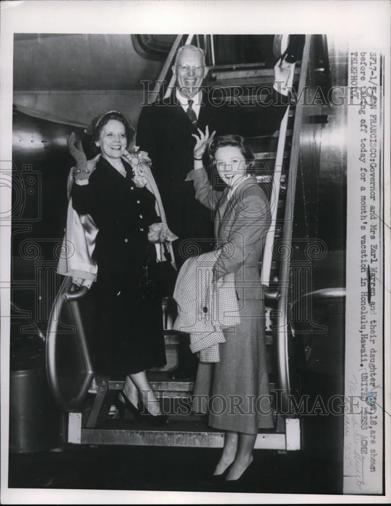 1952 Press Photo Gov. and Mrs. Earl Warren of Celif. off for vacation in Hawaii. - Historic Images