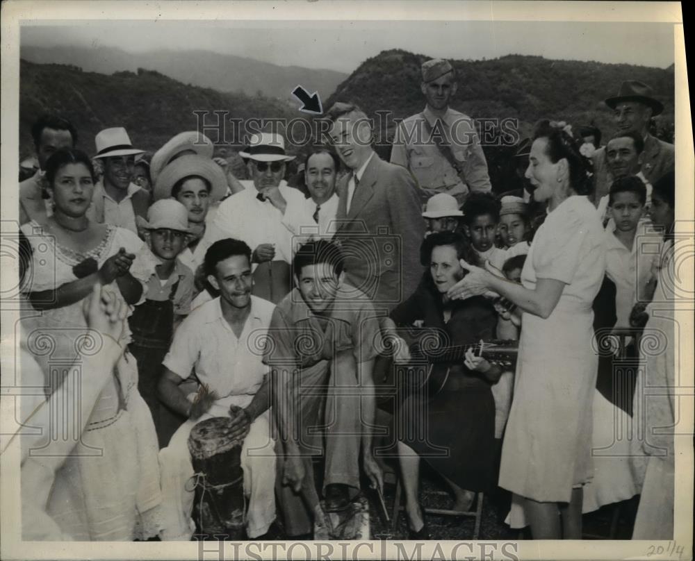 1943 Press Photo VP Henry Wallace in Panama - Historic Images