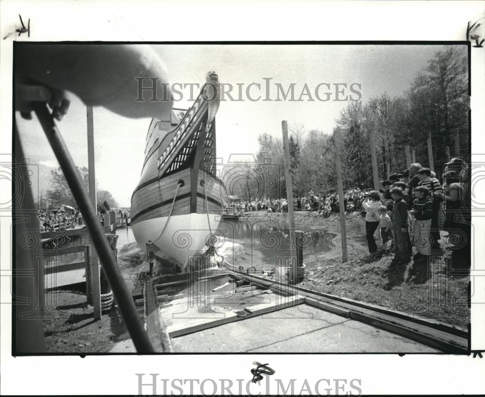 1984 Press Photo Sea Lion hits the water for the first time - cva77241 - Historic Images