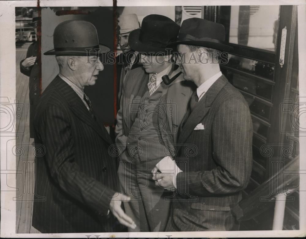 1937 Press Photo Former Governor of New York Al Smith Speaking With Reporters - Historic Images