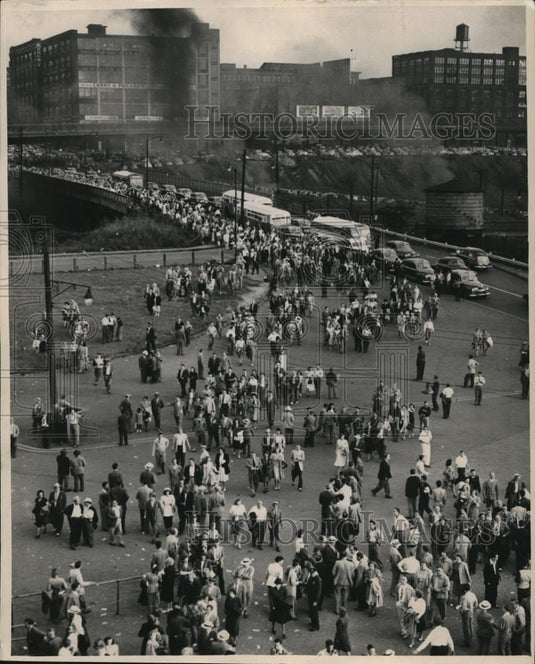 1948 Press Photo Traffic and Crowds outside the Cleveland Stadium.  - cva92733 - Historic Images