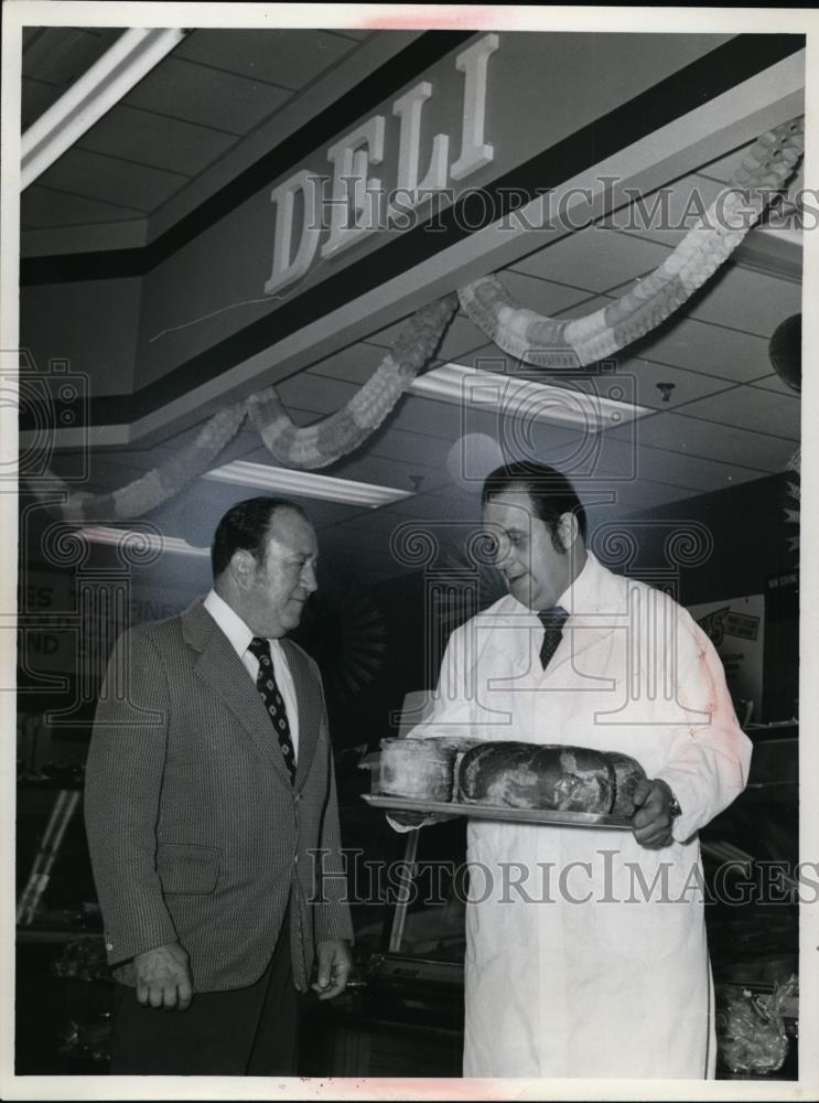 Press Photo Deli Workers Display Meat - Historic Images