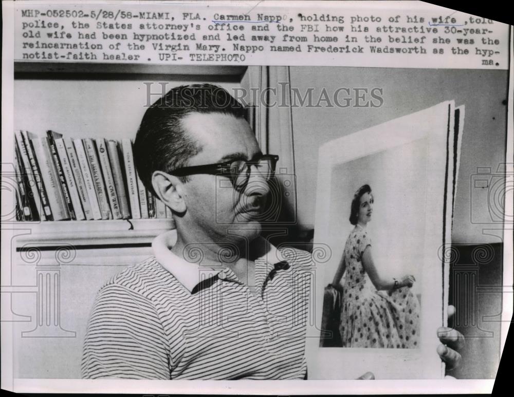 1958 Press Photo Miami, FL Carmen Nappo with photo of wife - Historic Images