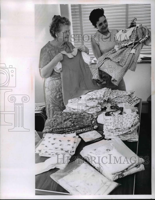 1967 Press Photo Mrs. Kathryn Loufect sew for County Wlefare Department. - Historic Images