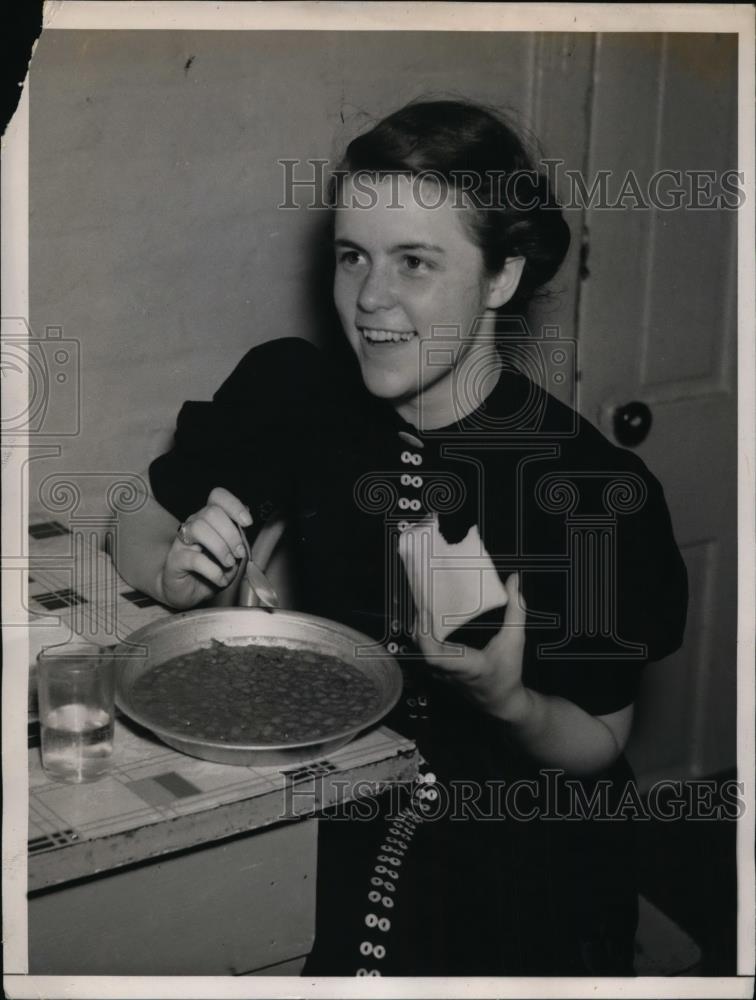 1937 Press Photo University of Calif student Margaret Parker. - Historic Images