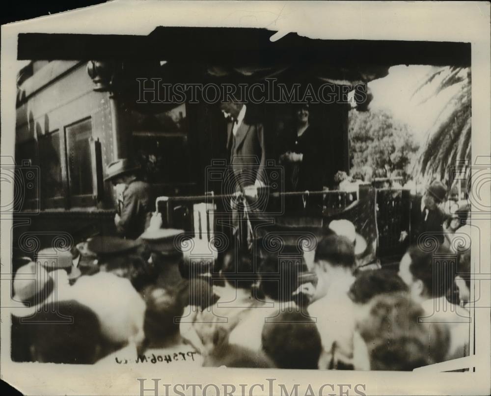 1928 Press Photo Herbert Hoover and wife on the to California to vote. - Historic Images