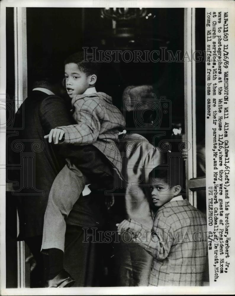 1969 Press Photo Will &amp; Herbert Jr Caldwell at the White House , Nixon guests - Historic Images