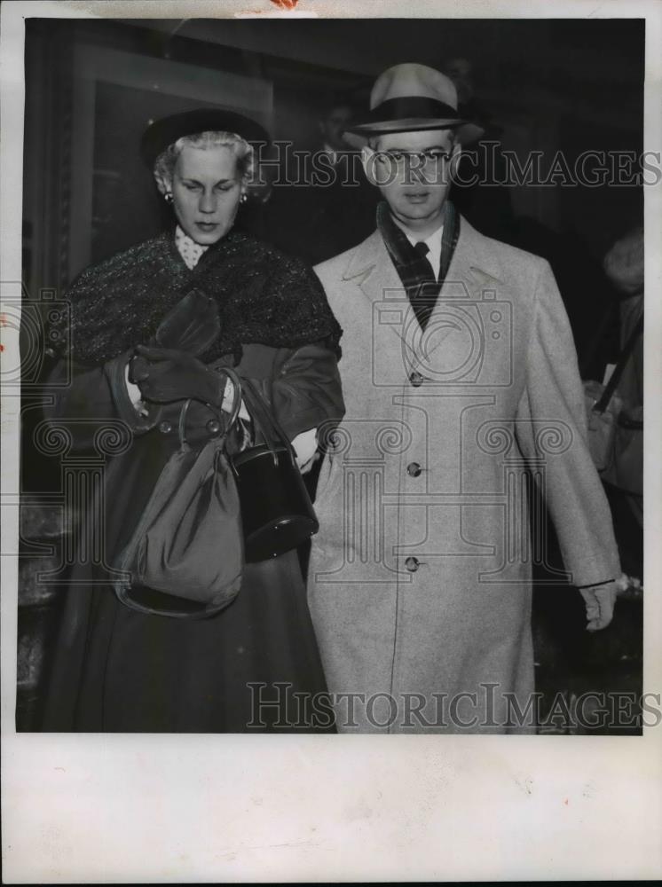 1954 Press Photo Dr Sam Sheppard &amp; his wife - Historic Images