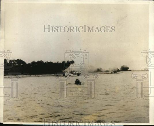 1927 Press Photo Actual Rescue Scene Of The Burning Ship Loaded With Dynamite - Historic Images