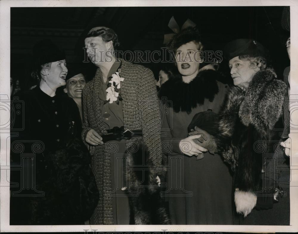 1939 Press Photo First Lady Eleanor Roosevelt, Cabinet Wives at Jackson Day Tea - Historic Images