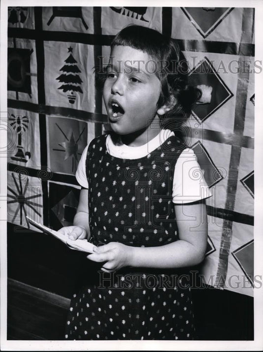 1961 Press Photo Kathy Grantham singing - Historic Images
