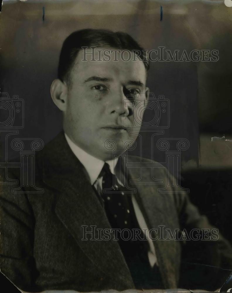 1928 Press Photo Mr John Madigan in a business suit - Historic Images