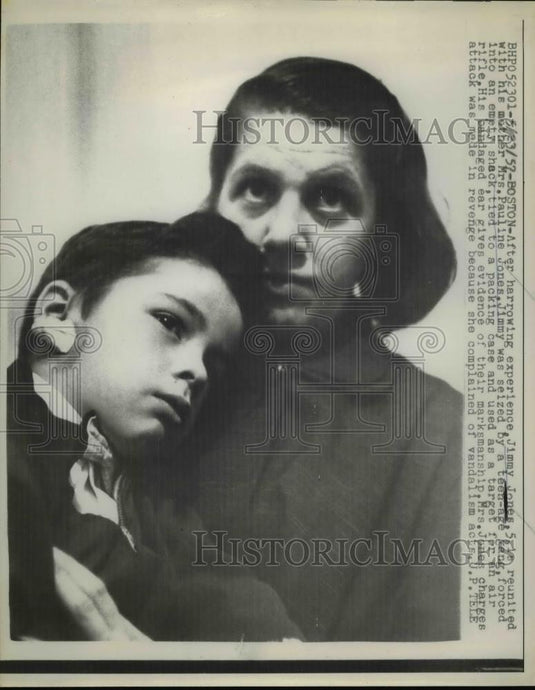 1957 Press Photo Boston Jimmy JOnes with his mother Mrs Pauline Jones. - Historic Images
