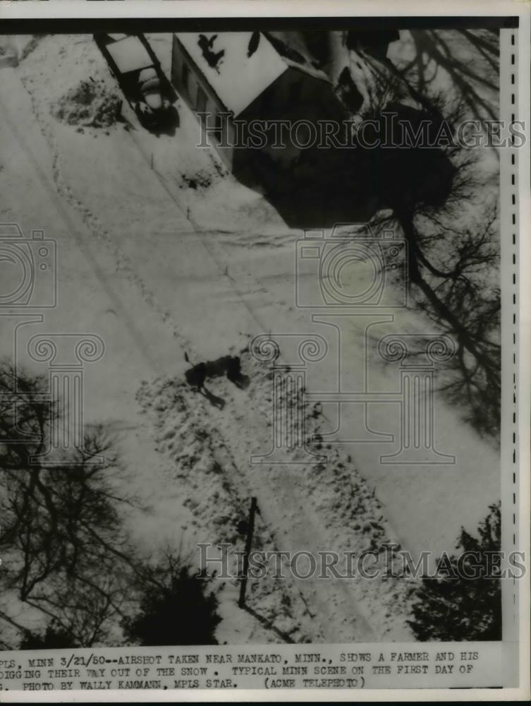 1950 Press Photo Aerial photo of farmer and his family digging their way out - Historic Images